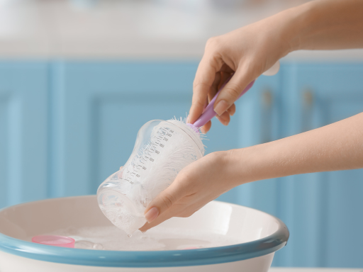 Comment bien nettoyer le biberon de bébé ?