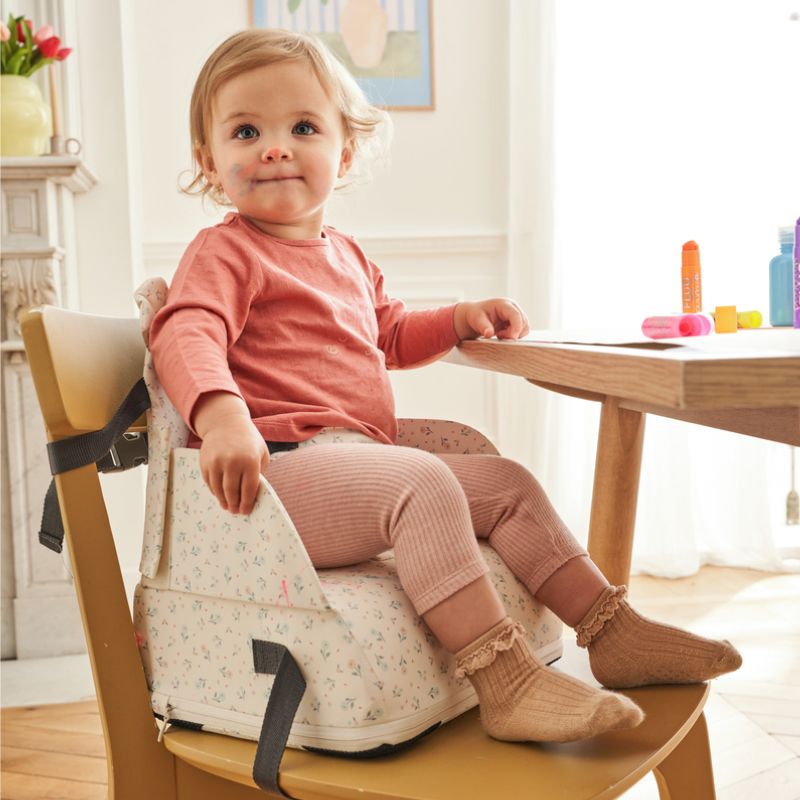 Chaise haute ou rehausseur : lequel choisir pour bébé ?