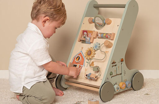 Quel trotteur pousseur choisir pour bébé ?