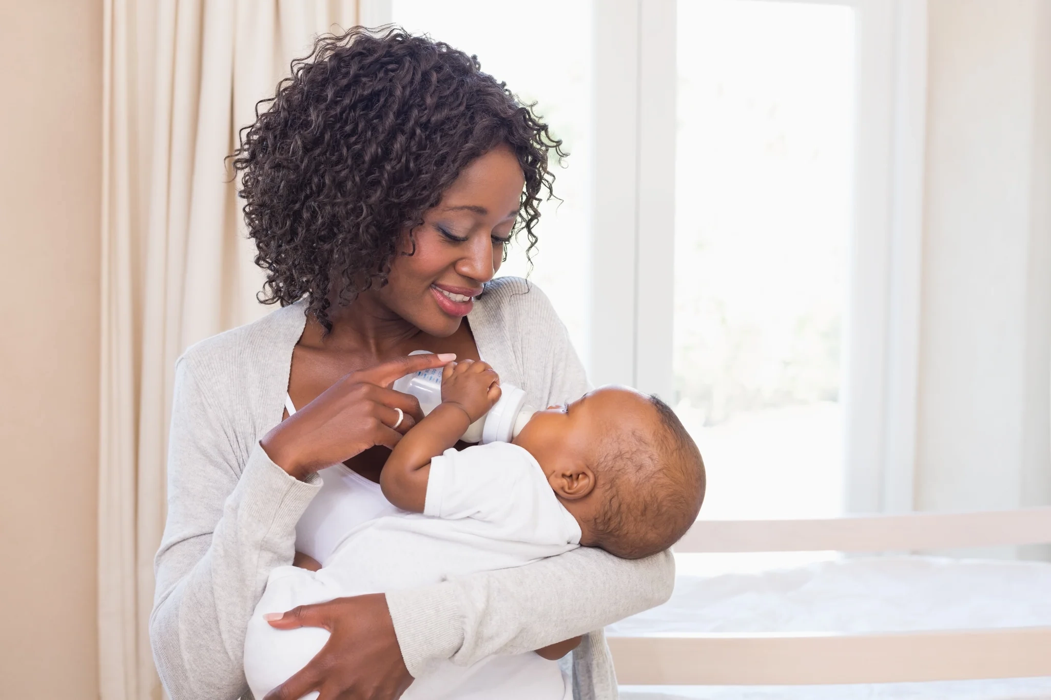 https://bebai9.com/media/wysiwyg/Marque/Baby_Brezza/baby_drinking_bottle_4_2048x2048.webp